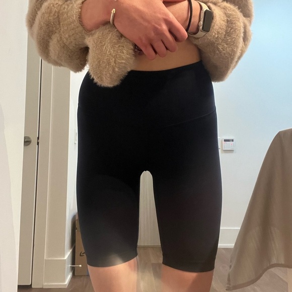 Lululemon biker shorts, navy blue, size 0 - Picture 4 of 5